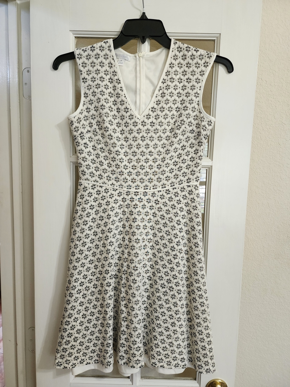 London Times White Black Lace Fit & Flare V-Neck Sleeveless Dress Size 4